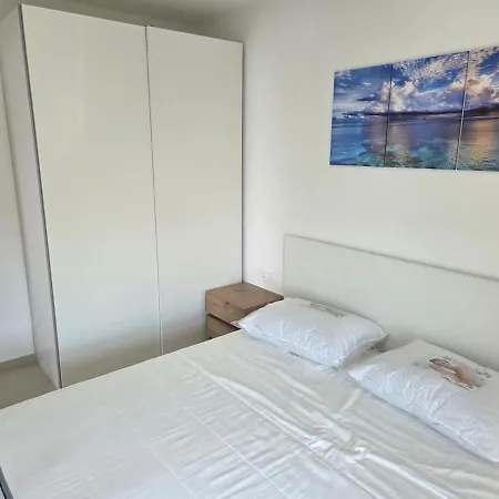 Seaview Modern Penthouse *