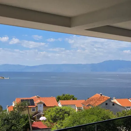 Seaview Modern Penthouse Apartment *