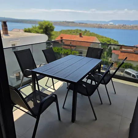 Apartment Seaview Modern Penthouse Omisalj
