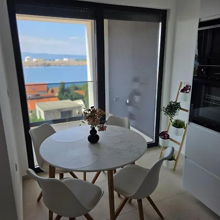 Seaview Modern Penthouse * Omisalj